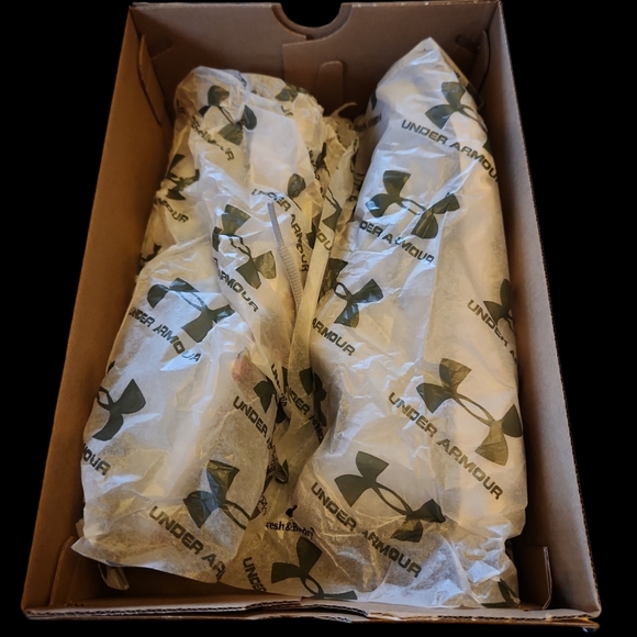 Under Armour Charged Assert Size 7 - Picture 9 of 9